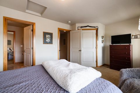 Tiny photo for 5015 Falcon Drive, Klamath Falls, OR 97601 (MLS # 220215105)