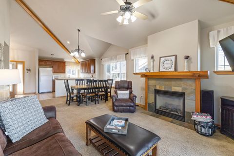 Tiny photo for 5015 Falcon Drive, Klamath Falls, OR 97601 (MLS # 220215105)