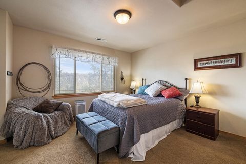 Tiny photo for 5015 Falcon Drive, Klamath Falls, OR 97601 (MLS # 220215105)