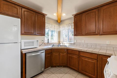 Tiny photo for 5015 Falcon Drive, Klamath Falls, OR 97601 (MLS # 220215105)