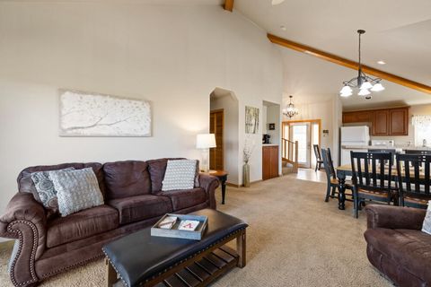 Tiny photo for 5015 Falcon Drive, Klamath Falls, OR 97601 (MLS # 220215105)