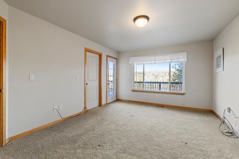 Tiny photo for 5015 Falcon Drive, Klamath Falls, OR 97601 (MLS # 220215105)