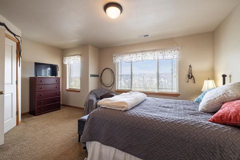 Tiny photo for 5015 Falcon Drive, Klamath Falls, OR 97601 (MLS # 220215105)