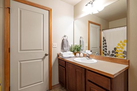 Tiny photo for 5015 Falcon Drive, Klamath Falls, OR 97601 (MLS # 220215105)