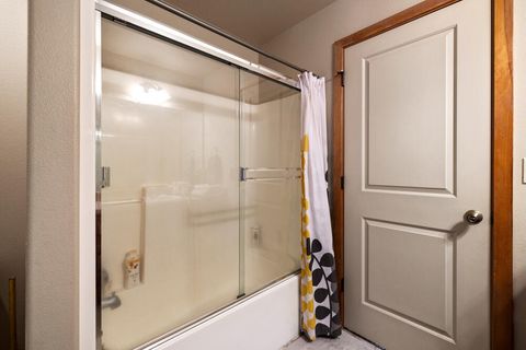 Tiny photo for 5015 Falcon Drive, Klamath Falls, OR 97601 (MLS # 220215105)