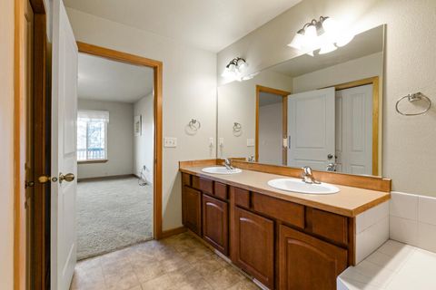 Tiny photo for 5015 Falcon Drive, Klamath Falls, OR 97601 (MLS # 220215105)