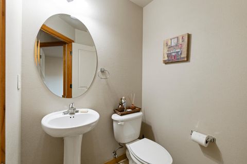 Tiny photo for 5015 Falcon Drive, Klamath Falls, OR 97601 (MLS # 220215105)