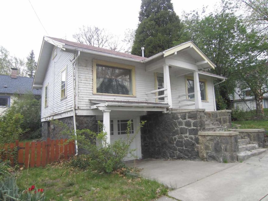 Don't Just Drive By! Yes, The Outside Needs Paint But You Definitely Should Look At This Home Which Has A Lot Of Charm. Large Kitchen Area, Wood Floors, And A Full Un-finished Basement With A 1-car Garage. Corner Lot With Mature Landscaping. Easy Access To Public Transportation.Auction Site: Homesearch.Com