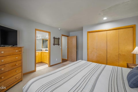 Tiny photo for 18130 Mt Baker Lane #4, Sunriver, OR 97707 (MLS # 220229882)