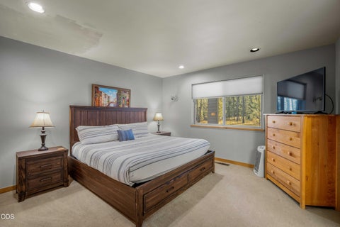 Tiny photo for 18130 Mt Baker Lane #4, Sunriver, OR 97707 (MLS # 220229882)