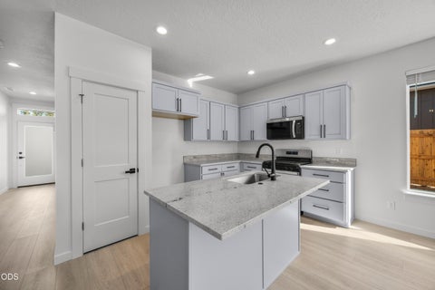 Tiny photo for 16645 Neil Lane #13, La Pine, OR 97739 (MLS # 220229900)