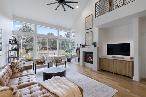 Tiny photo for 1281 Highland View Loop, Redmond, OR 97756 (MLS # 220212866)