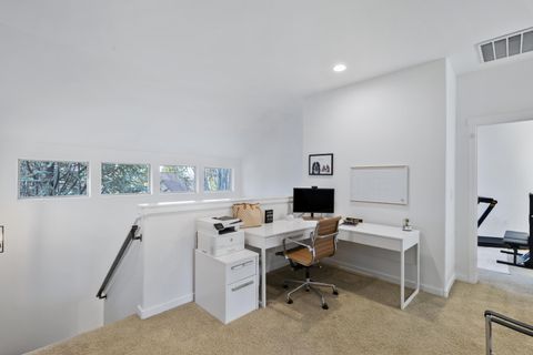 Tiny photo for 1281 Highland View Loop, Redmond, OR 97756 (MLS # 220212866)