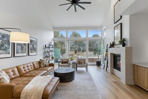 Tiny photo for 1281 Highland View Loop, Redmond, OR 97756 (MLS # 220212866)