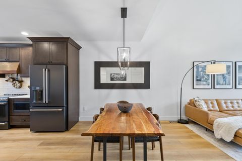 Tiny photo for 1281 Highland View Loop, Redmond, OR 97756 (MLS # 220212866)