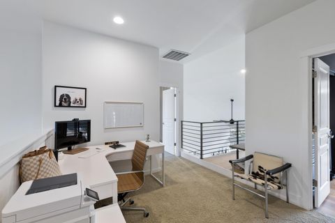 Tiny photo for 1281 Highland View Loop, Redmond, OR 97756 (MLS # 220212866)