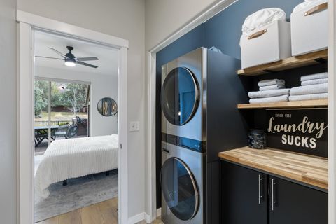 Tiny photo for 1281 Highland View Loop, Redmond, OR 97756 (MLS # 220212866)