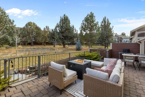 Tiny photo for 1281 Highland View Loop, Redmond, OR 97756 (MLS # 220212866)