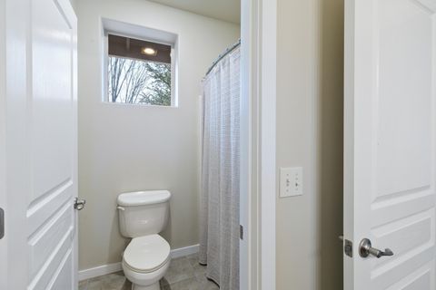 Tiny photo for 1281 Highland View Loop, Redmond, OR 97756 (MLS # 220212866)