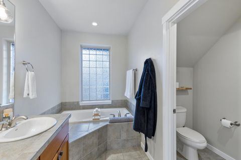 Tiny photo for 1281 Highland View Loop, Redmond, OR 97756 (MLS # 220212866)