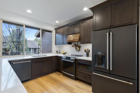 Tiny photo for 1281 Highland View Loop, Redmond, OR 97756 (MLS # 220212866)