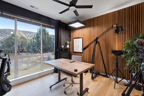 Tiny photo for 1281 Highland View Loop, Redmond, OR 97756 (MLS # 220212866)