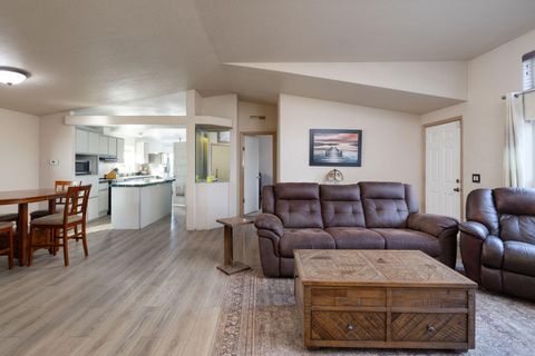 Tiny photo for 21140 Arid Avenue, Bend, OR 97703 (MLS # 220213881)