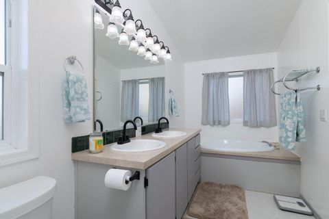 Tiny photo for 21140 Arid Avenue, Bend, OR 97703 (MLS # 220213881)