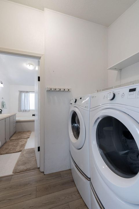 Tiny photo for 21140 Arid Avenue, Bend, OR 97703 (MLS # 220213881)