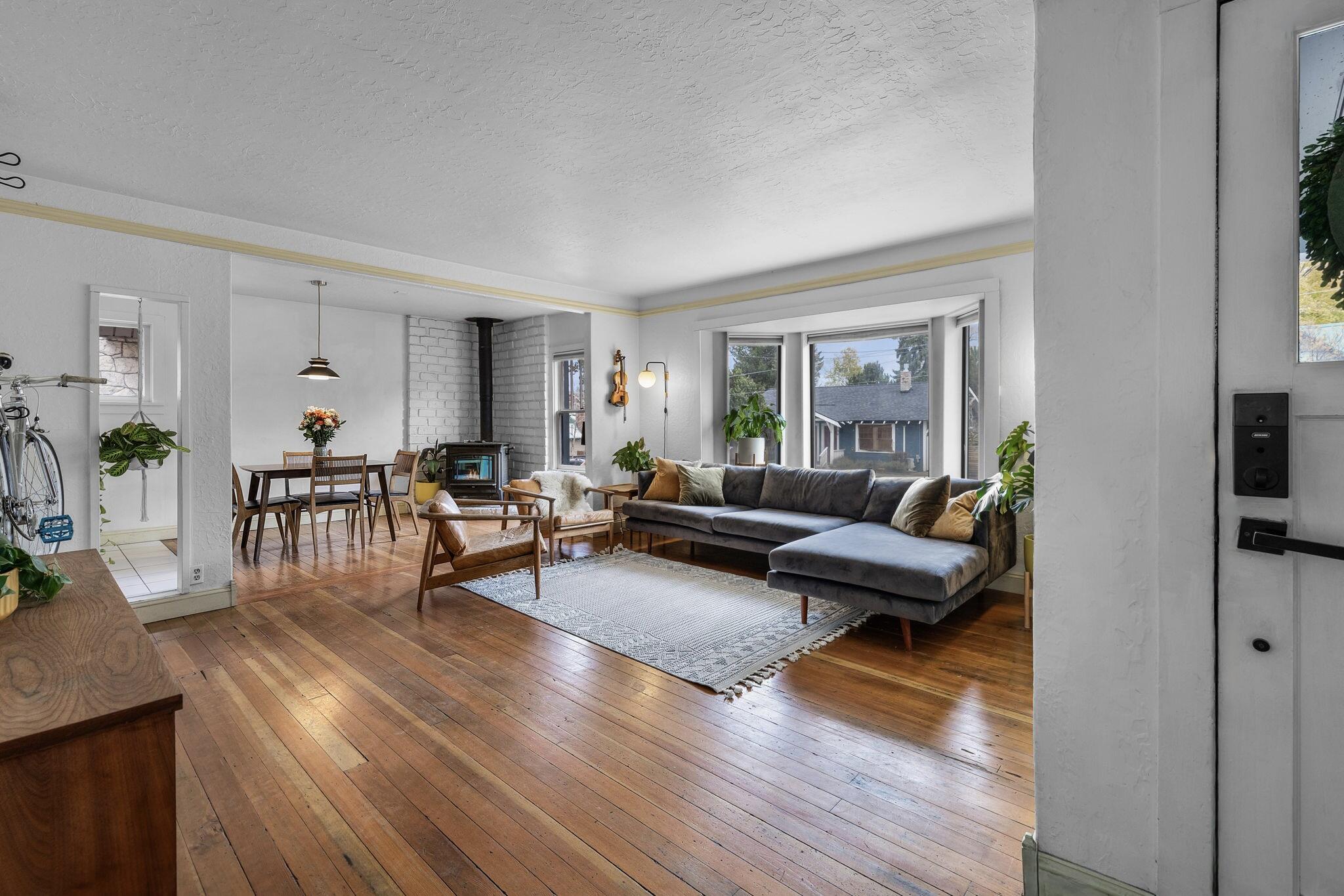 145 NW Jefferson Place