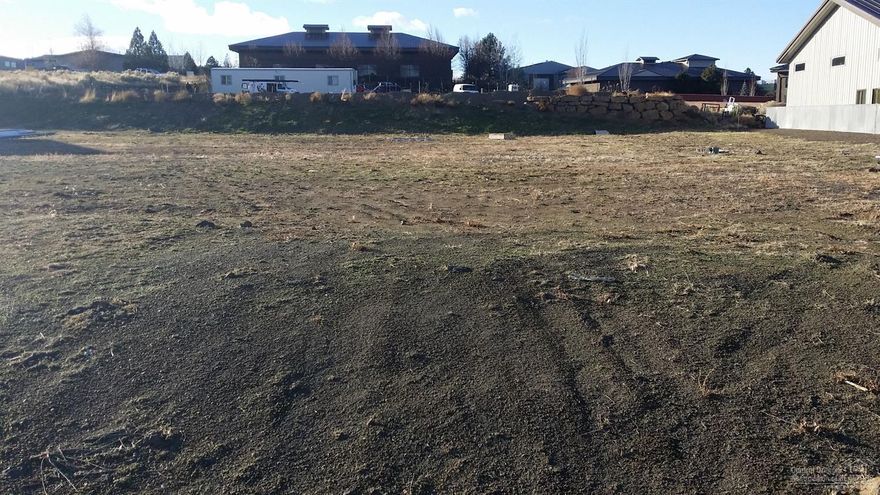 Vacant .78 acres lot zoned IL (Light Industrial) located in the heart of North Brinson Industrial Park between Brinson and High Desert Lane. One of the last level lots available.