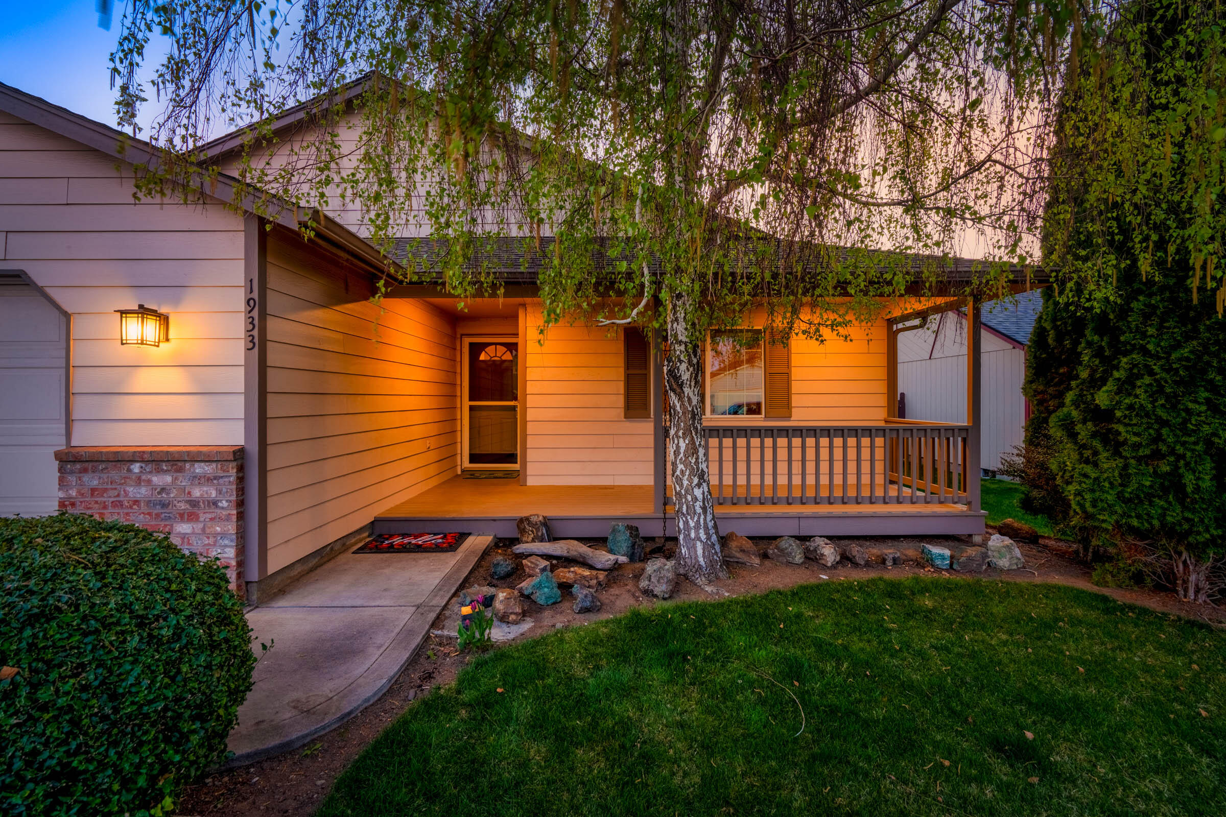 1933 SW 35th Place