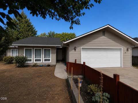 Photo of 128 Fawn Circle, Shady Cove, OR 97539 (MLS # 220227429)