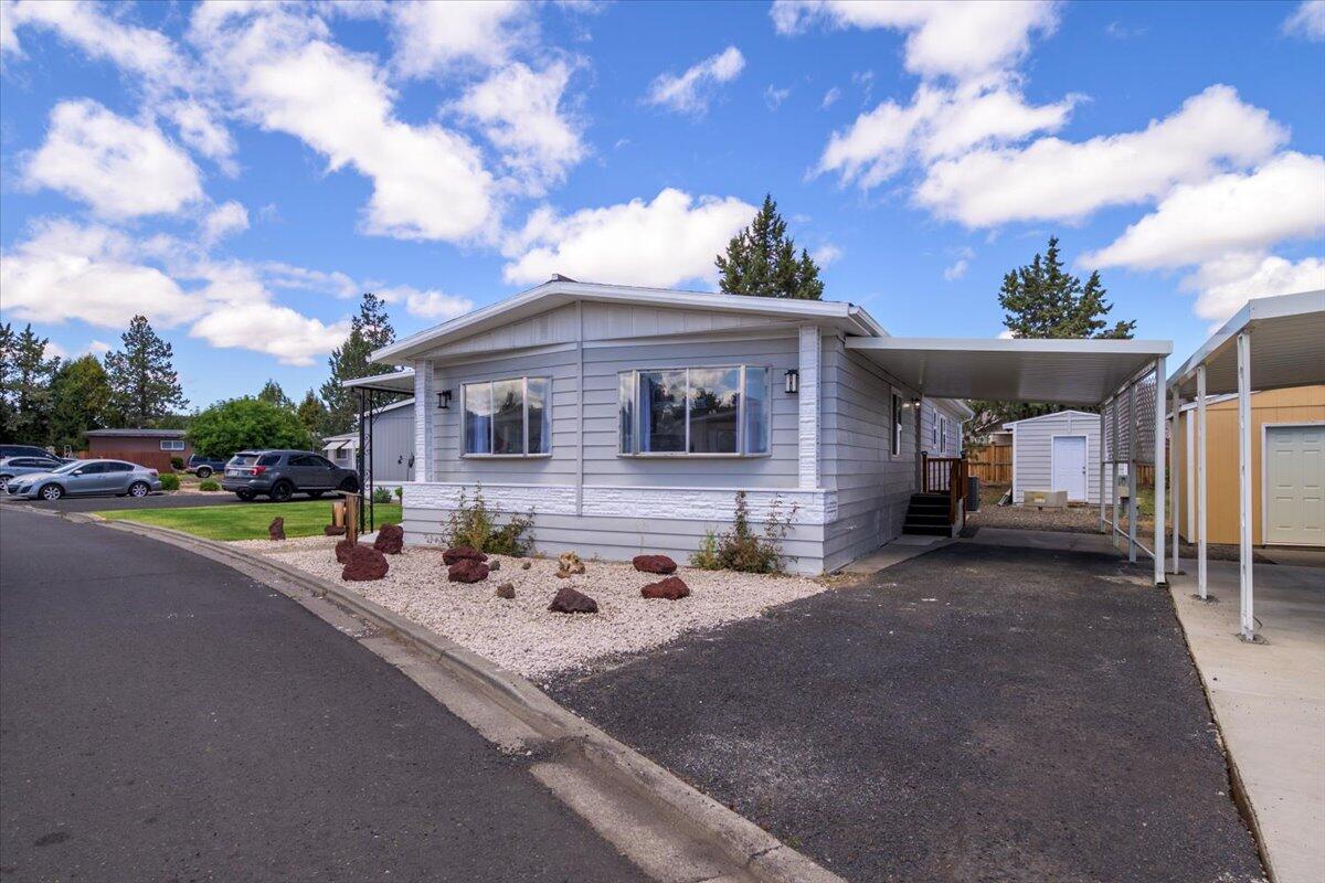 2633 SW Obsidian Avenue 13