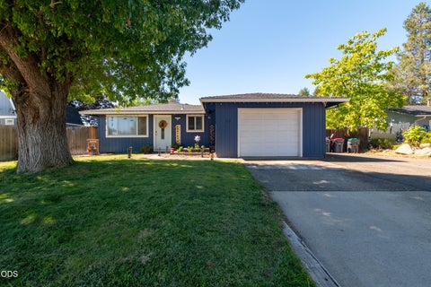 Photo of 7701 Bellaire Way, White City, OR 97503 (MLS # 220228423)