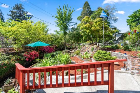 Tiny photo for 1341 NW Washington Boulevard, Grants Pass, OR 97526 (MLS # 220220003)