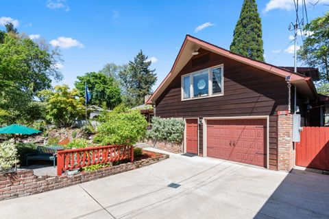 Tiny photo for 1341 NW Washington Boulevard, Grants Pass, OR 97526 (MLS # 220220003)