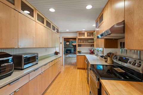 Tiny photo for 1341 NW Washington Boulevard, Grants Pass, OR 97526 (MLS # 220220003)