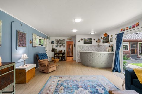 Tiny photo for 1341 NW Washington Boulevard, Grants Pass, OR 97526 (MLS # 220220003)