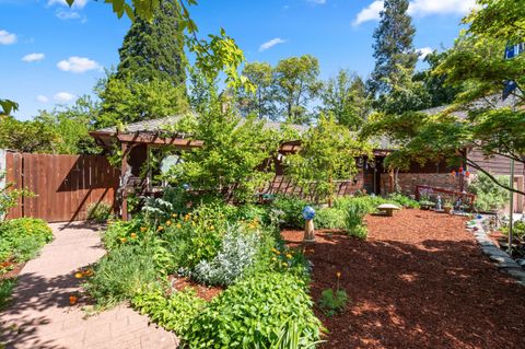Tiny photo for 1341 NW Washington Boulevard, Grants Pass, OR 97526 (MLS # 220220003)