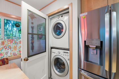 Tiny photo for 1341 NW Washington Boulevard, Grants Pass, OR 97526 (MLS # 220220003)