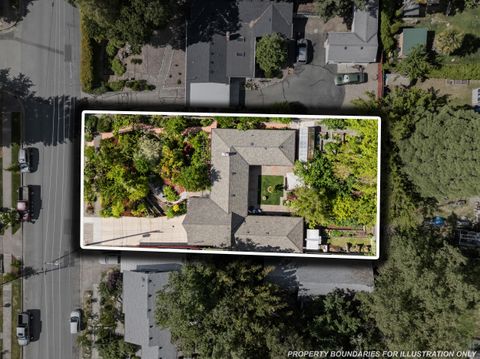 Tiny photo for 1341 NW Washington Boulevard, Grants Pass, OR 97526 (MLS # 220220003)