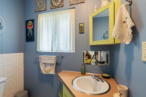 Tiny photo for 1341 NW Washington Boulevard, Grants Pass, OR 97526 (MLS # 220220003)