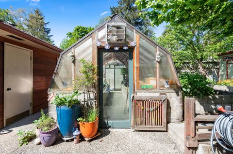 Tiny photo for 1341 NW Washington Boulevard, Grants Pass, OR 97526 (MLS # 220220003)