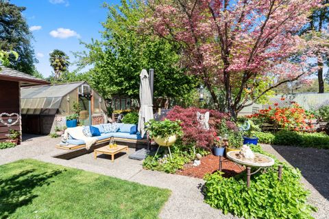 Tiny photo for 1341 NW Washington Boulevard, Grants Pass, OR 97526 (MLS # 220220003)