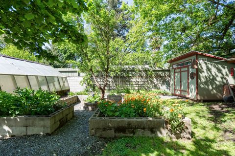 Tiny photo for 1341 NW Washington Boulevard, Grants Pass, OR 97526 (MLS # 220220003)