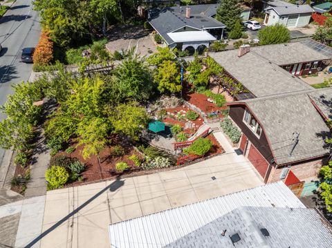 Tiny photo for 1341 NW Washington Boulevard, Grants Pass, OR 97526 (MLS # 220220003)