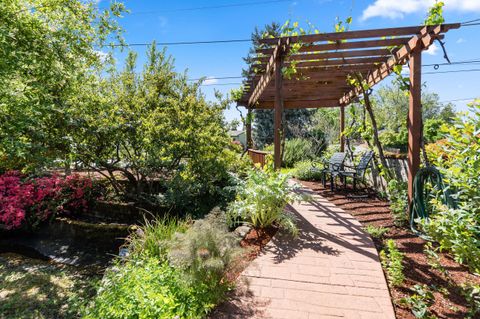Tiny photo for 1341 NW Washington Boulevard, Grants Pass, OR 97526 (MLS # 220220003)