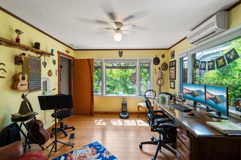 Tiny photo for 1341 NW Washington Boulevard, Grants Pass, OR 97526 (MLS # 220220003)