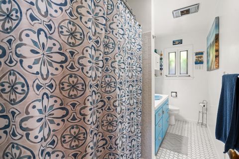 Tiny photo for 1341 NW Washington Boulevard, Grants Pass, OR 97526 (MLS # 220220003)